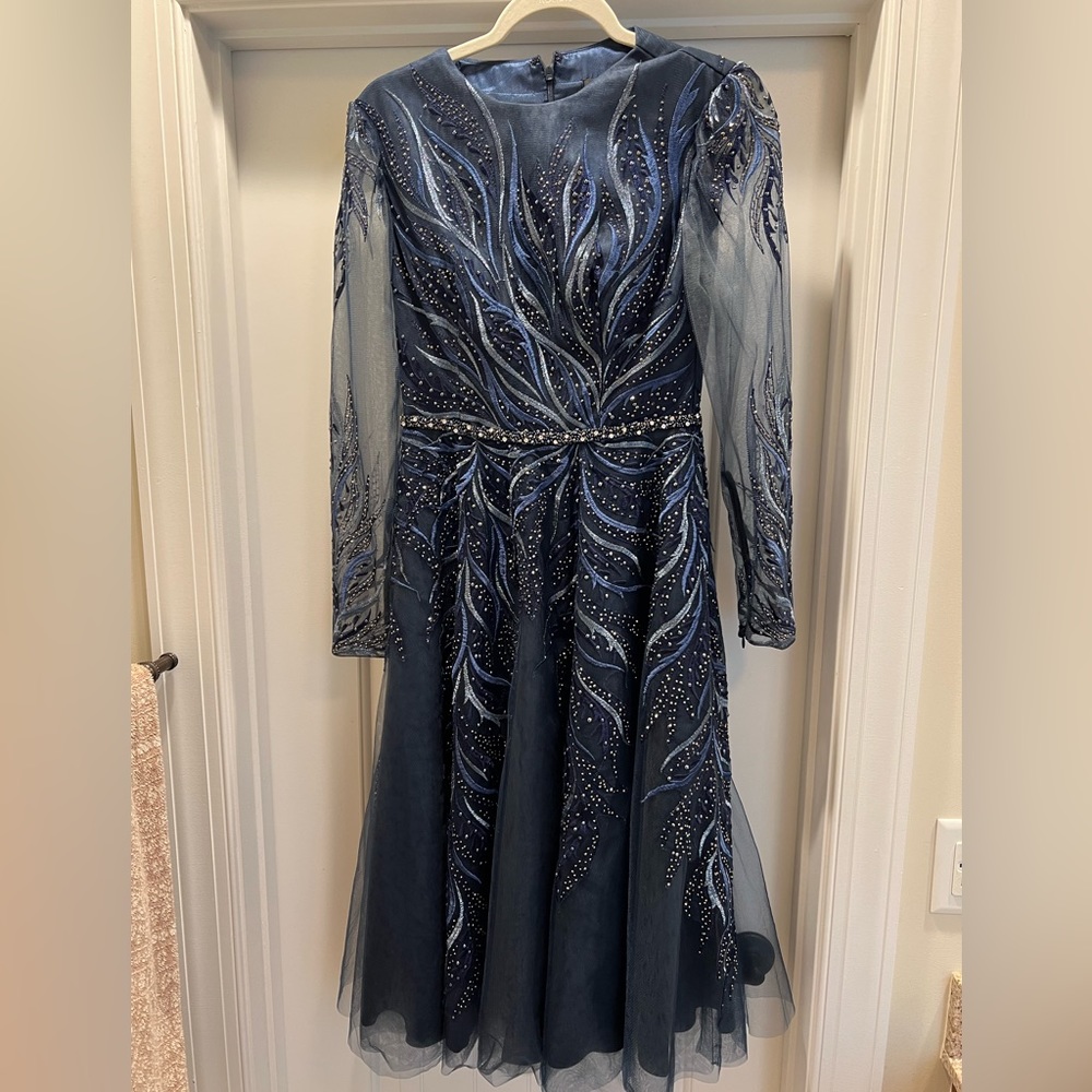 MacDuggal Evening Dress Sz 6 Navy blue